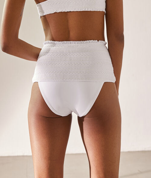 Kalhotky bikini s vysokým pasem a výšivkou Kalhotky bikini s vysokým pasem a výšivkou