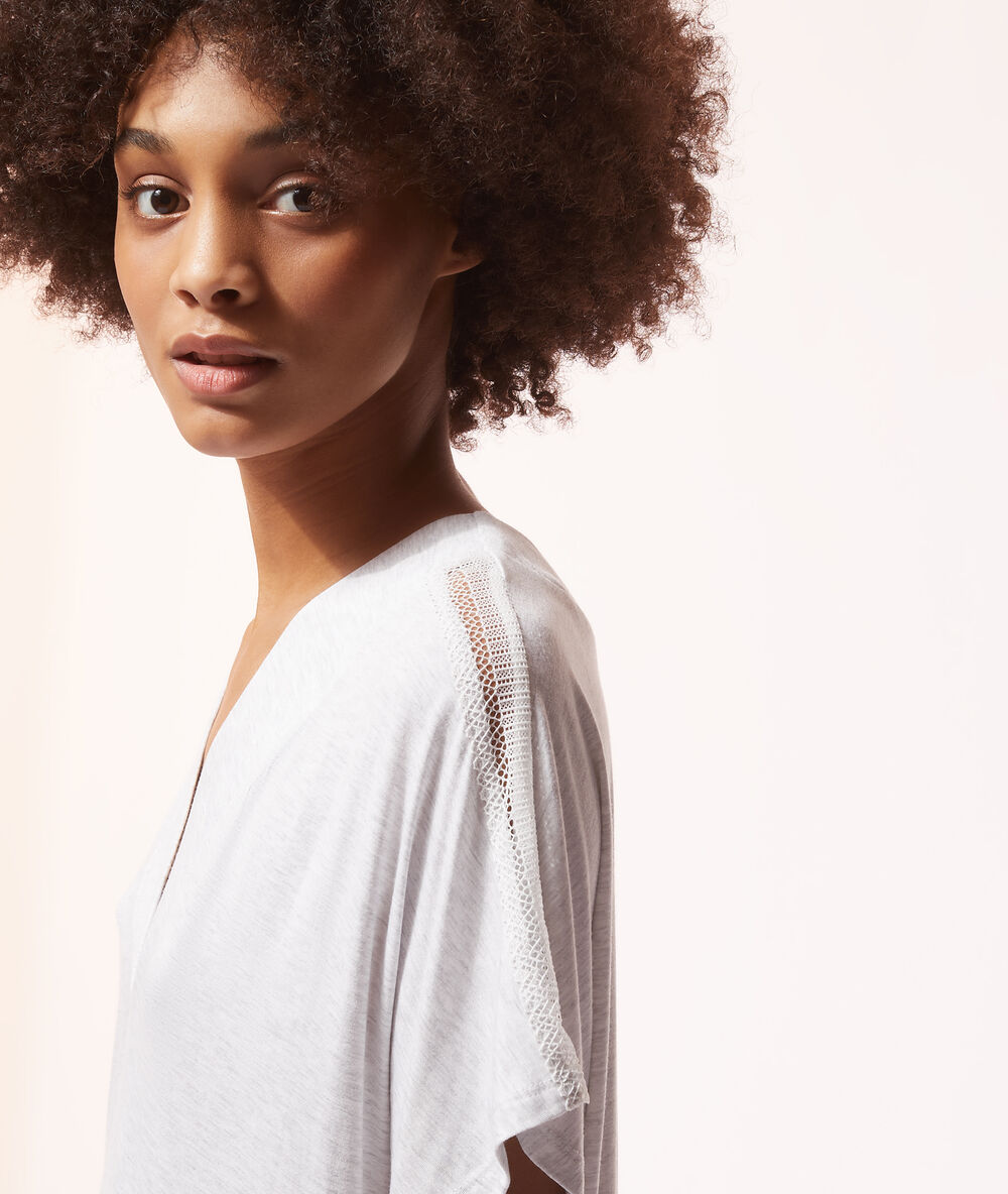 Chemise de nuit détails dentelle gris.