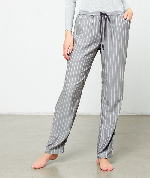 Pruhovan&eacute; kalhoty &scaron;ed&aacute;.