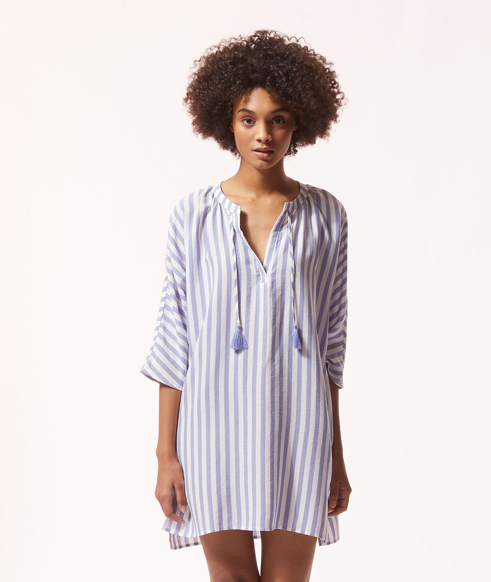 Chemise de nuit à pompoms bleu.