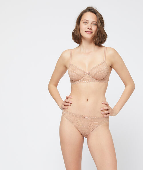 Kalhotky s&nbsp;květinovou krajkou p&iacute;sečn&aacute;.