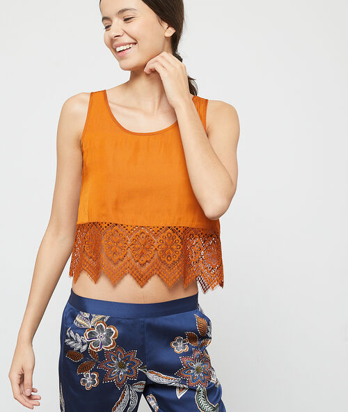 Krajkov&yacute; vrchn&iacute; d&iacute;l okrov&aacute;.