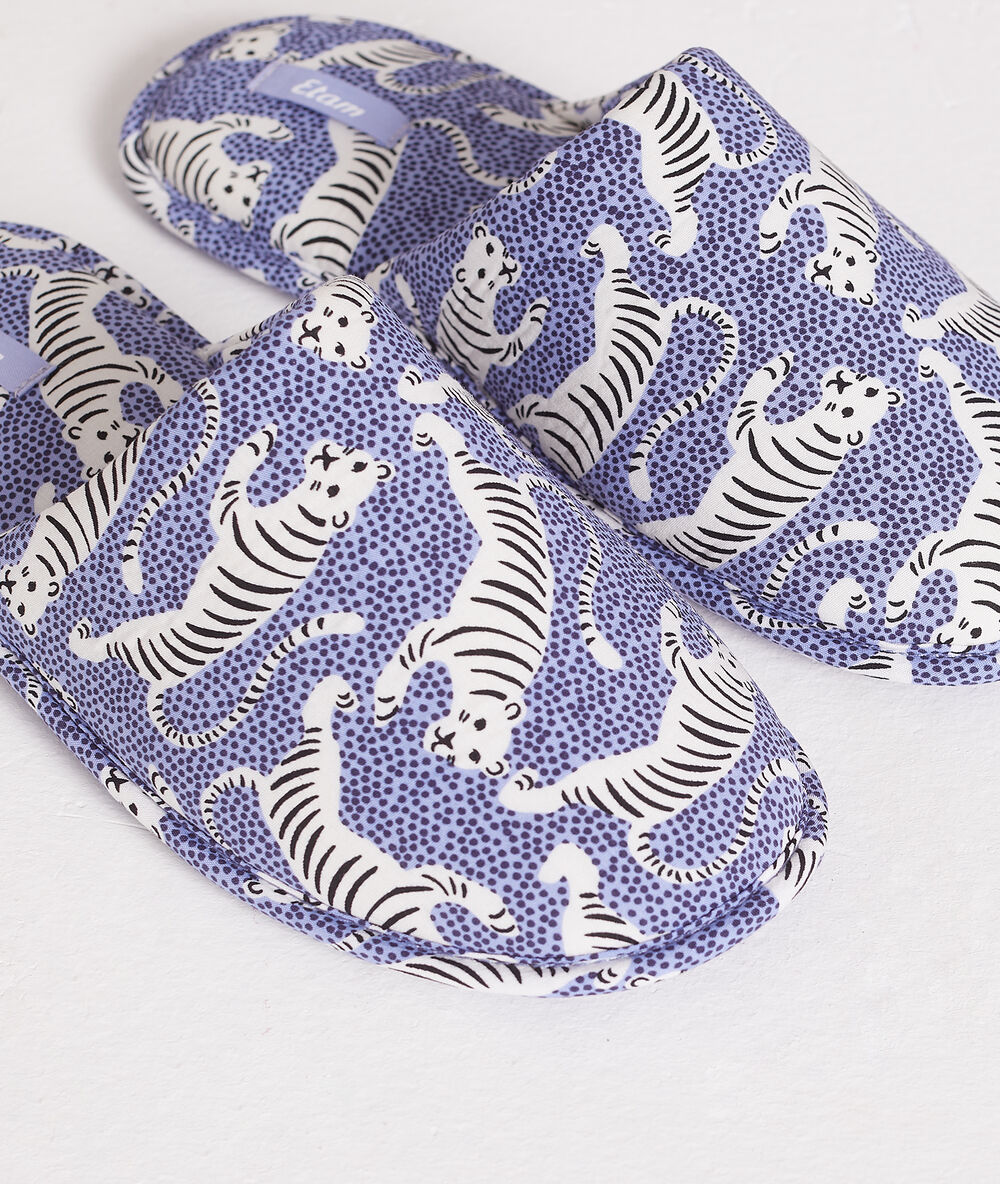 Chaussons mules imprimé tigres bleu.