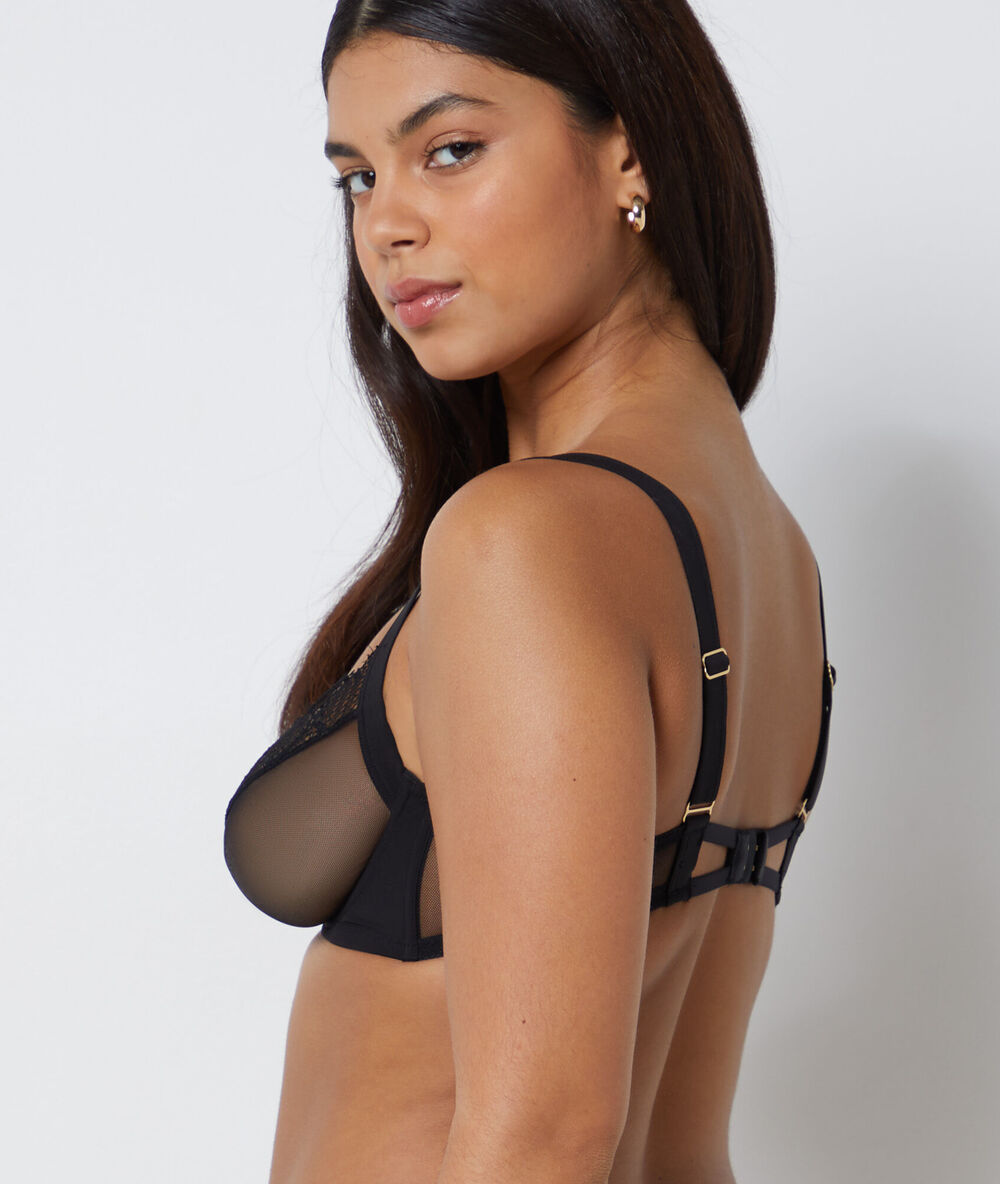 Soutien-gorge classique sans coques noir.
