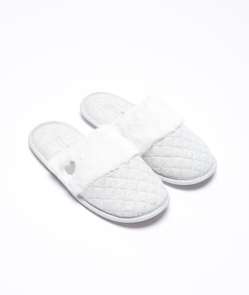 Pantofle pod&scaron;it&eacute; moltonem &scaron;ed&aacute;.