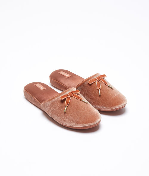 Sametov&eacute; pantofle růžov&aacute;.