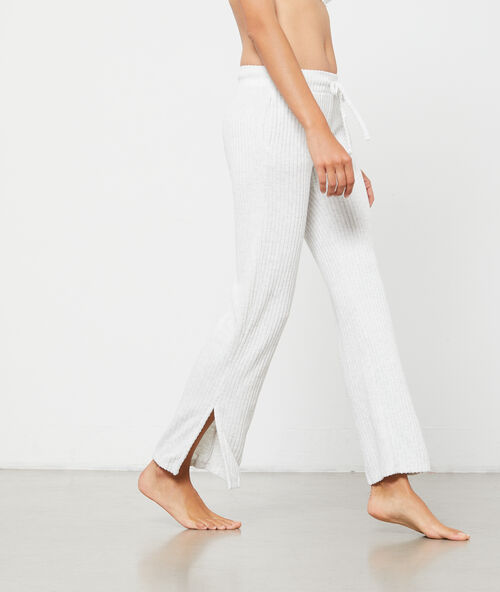 Kalhoty z žebrovan&eacute;ho &uacute;pletu b&eacute;žov&aacute;.