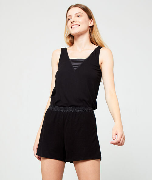 Žebrovan&eacute; &scaron;ortky se sat&eacute;nov&yacute;m detailem čern&aacute;.