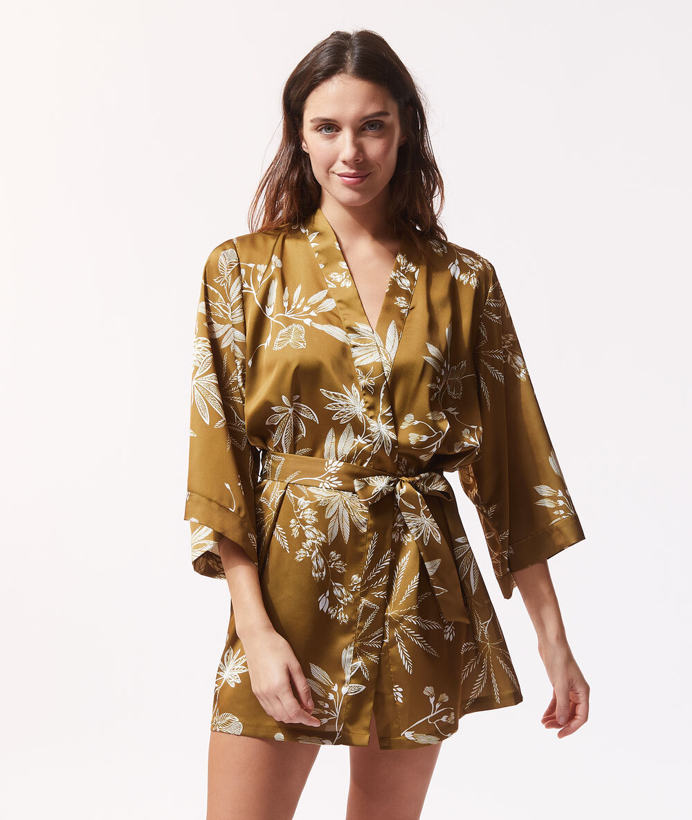 Kimono satiné imprimé fleuri bronze.