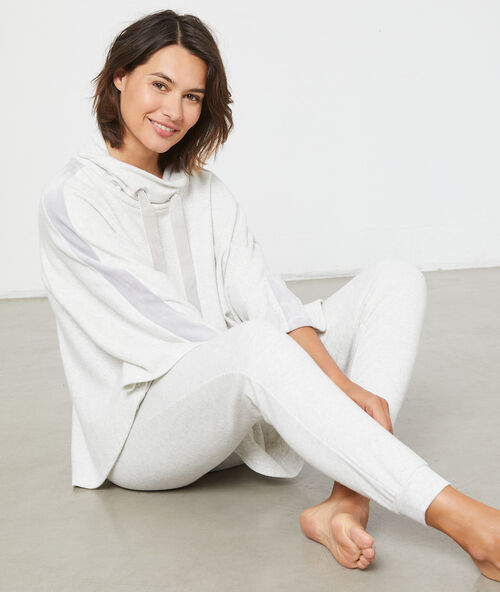 Dom&aacute;c&iacute; kalhoty b&eacute;žov&aacute;.