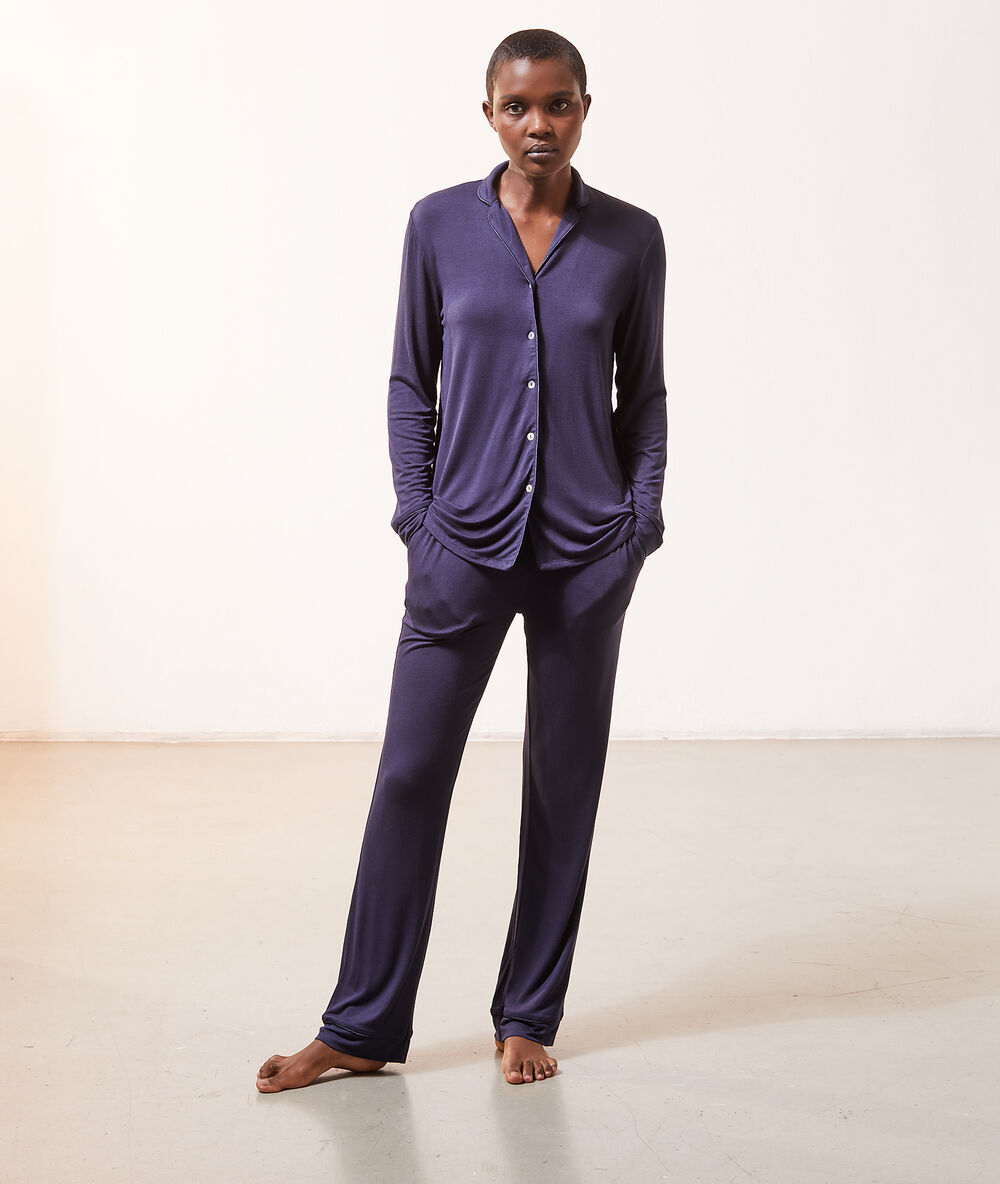 Pantalon de pyjama marine.