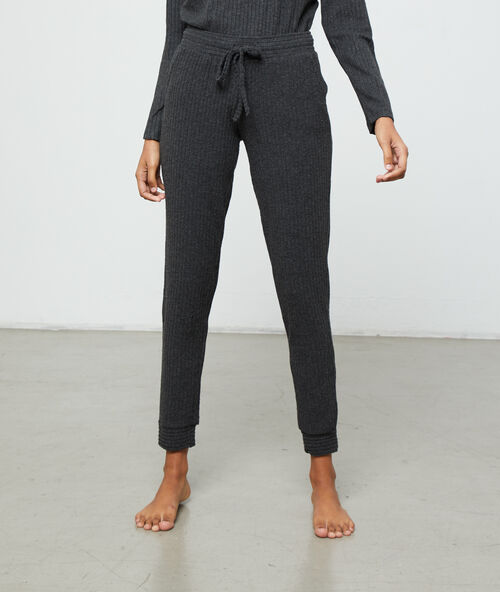 Pantalon homewear gris.