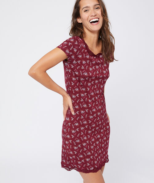 Nočn&iacute; ko&scaron;ilka s květinov&yacute;m potiskem a krajkov&yacute;m v&yacute;střihem bord&oacute;.