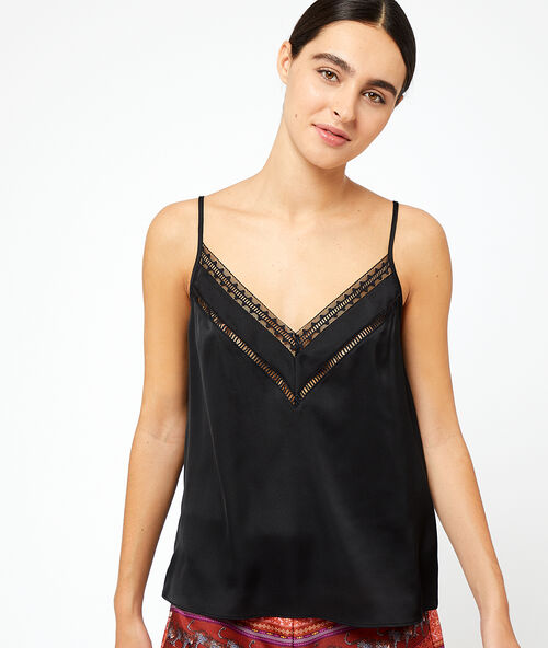 Sat&eacute;nov&yacute; top s&nbsp;krajkov&yacute;m v&yacute;střihem čern&aacute;.