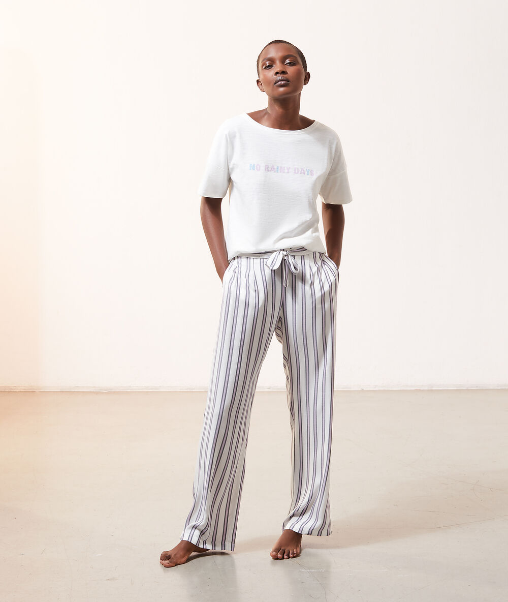 Pantalon de pyjama rayé ecru.