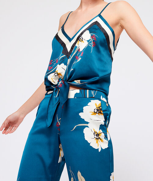 Sat&eacute;nov&yacute; vrchn&iacute; d&iacute;l s&nbsp;ma&scaron;ličkou modr&aacute;.