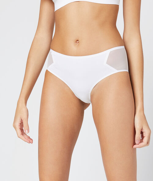 Kalhotky z&nbsp;mikrovl&aacute;kna, okraje z&nbsp;tylu b&eacute;žov&aacute;.