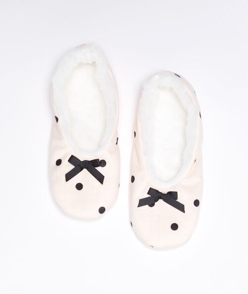 Zateplen&eacute; ponožky s punt&iacute;ky růžov&aacute;.